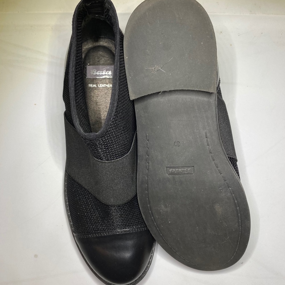 Booties by Bata - Picture 3 of 3
